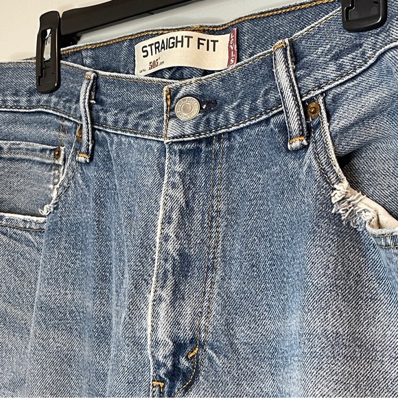 Levi's 505 Regular Fit Jeans Mens 33x32 Blue Denim Straight Med Wash DISTRESSED - Picture 5 of 7